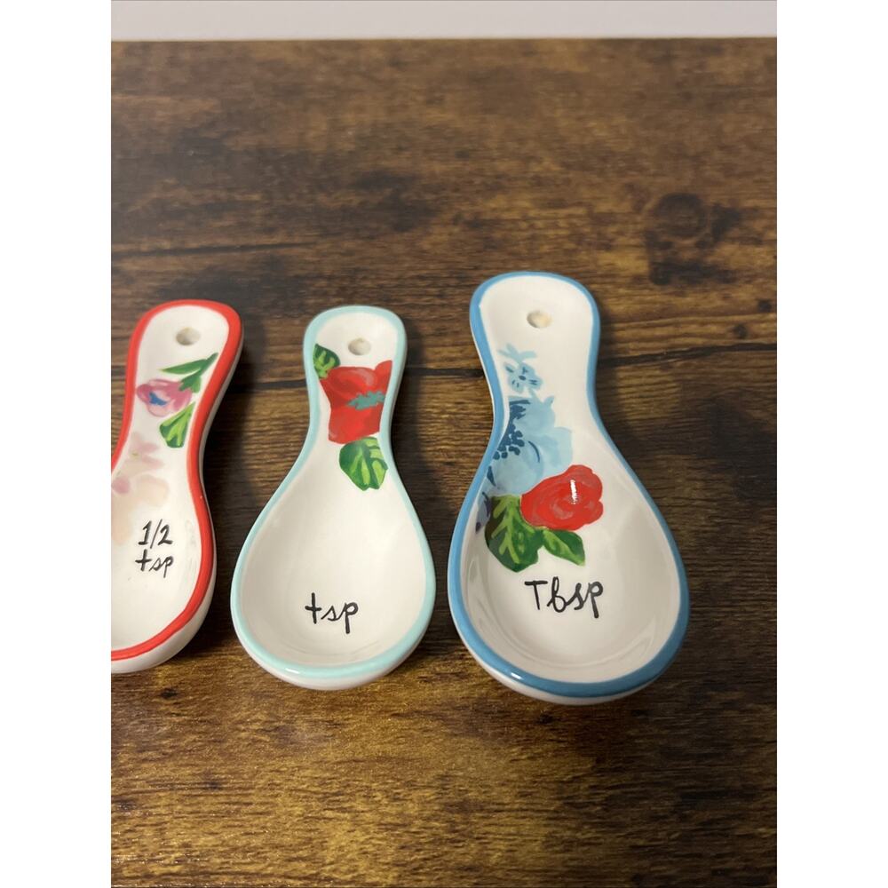 Anthropologie Molly Hatch Measuring Spoons Flowers Ceramic Set 5 Red Blue Yellow - Picture 3 of 5